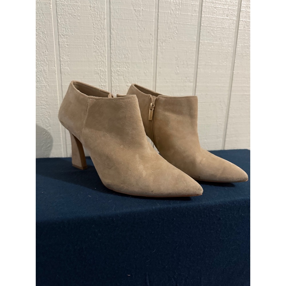 Vince Camuto Temindal Tan Suede Pointed Toe Flared Heel Ankle Boots Size 10M